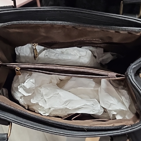 Elegant Black Handbag with Floral Accents - Picture 2 of 3